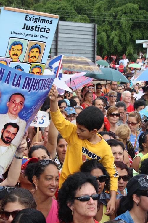 Marcha en el VII Coloquio Internacional por la Libertad de los Cinco y contra el Terrorismo